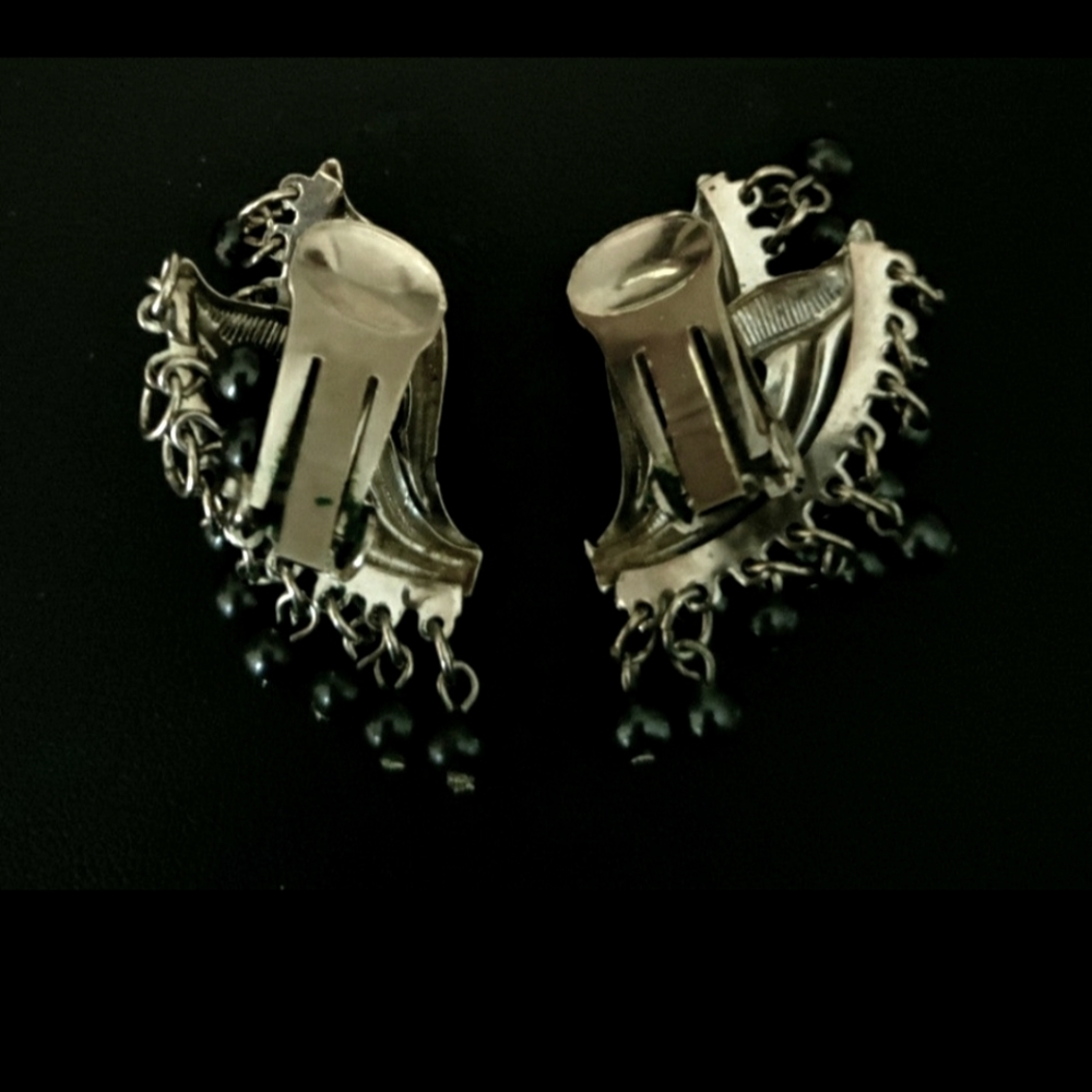 Cha Cha clip on Earrings - Picture 2 of 3